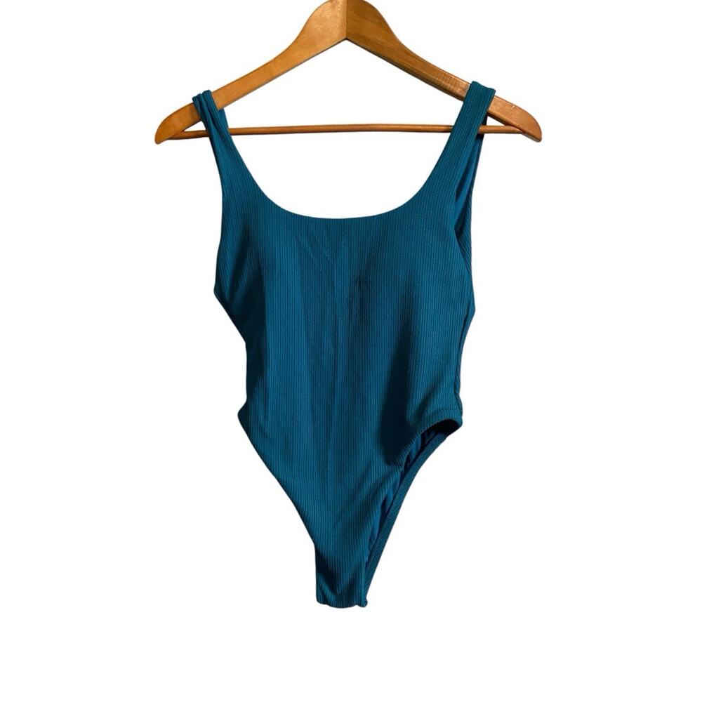 Vitamin A Textured Jade Scoop Neck Classic Coverage One Piece Swimsuit Small